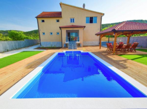 Majestic villa in Grabovci with bubble bath